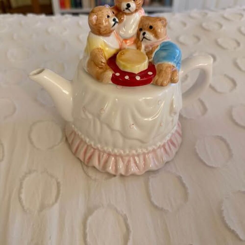 Vintage Heritage Mint Ltd Teddy Bears Picnic Ceramic Teapot Decor